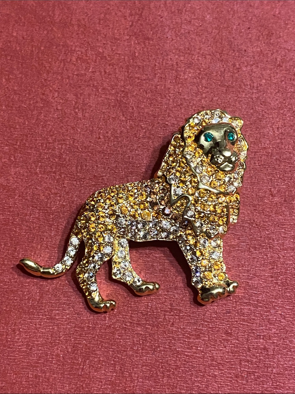 VTG Monet Gold-Tone Lion Brooch with Yellow and Green Accent Eyes